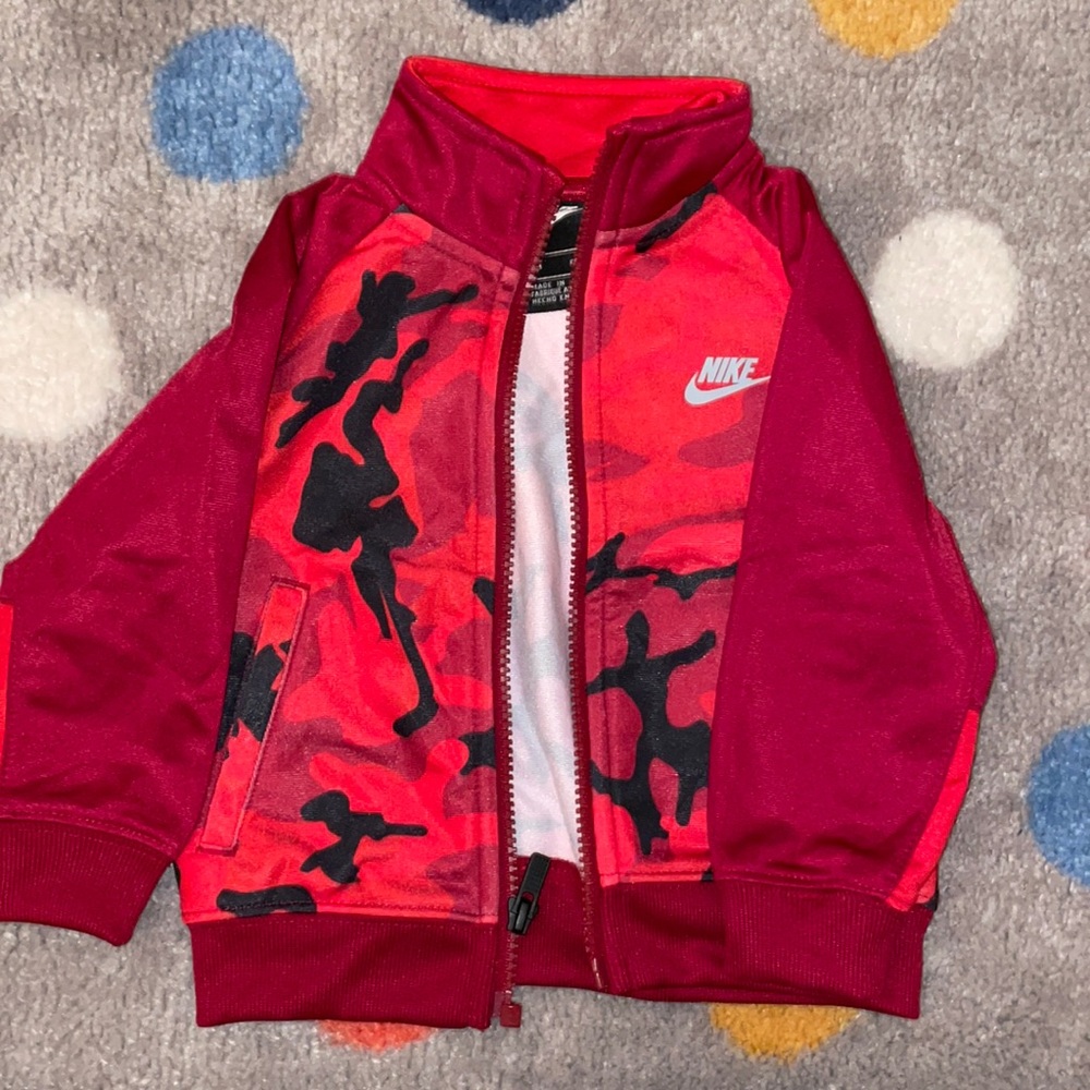 Final price🚨Baby Nike zip jacket . Like new size 18m